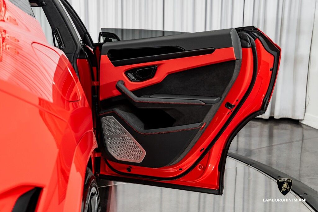 2025 Lamborghini Urus SE North Miami Beach FL