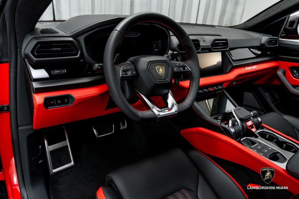 2025 Lamborghini Urus SE North Miami Beach FL