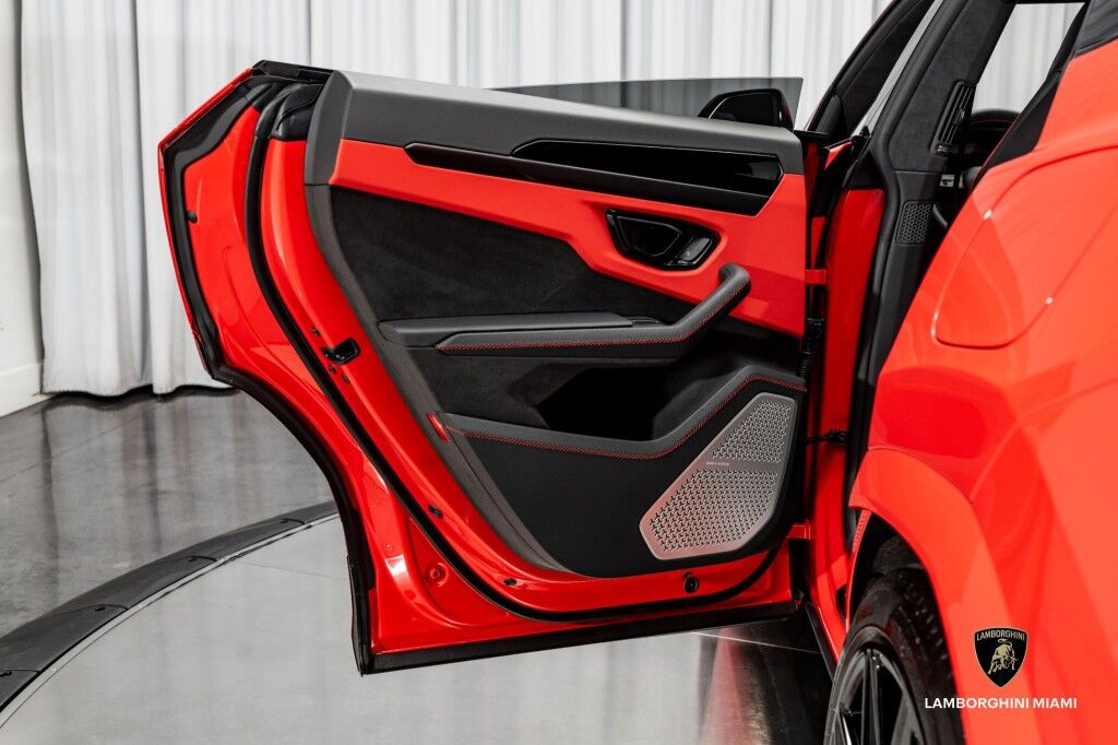 2025 Lamborghini Urus SE North Miami Beach FL