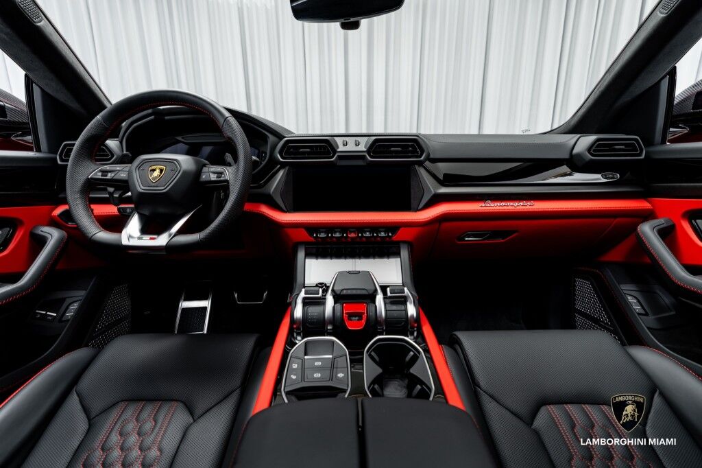 2025 Lamborghini Urus SE North Miami Beach FL