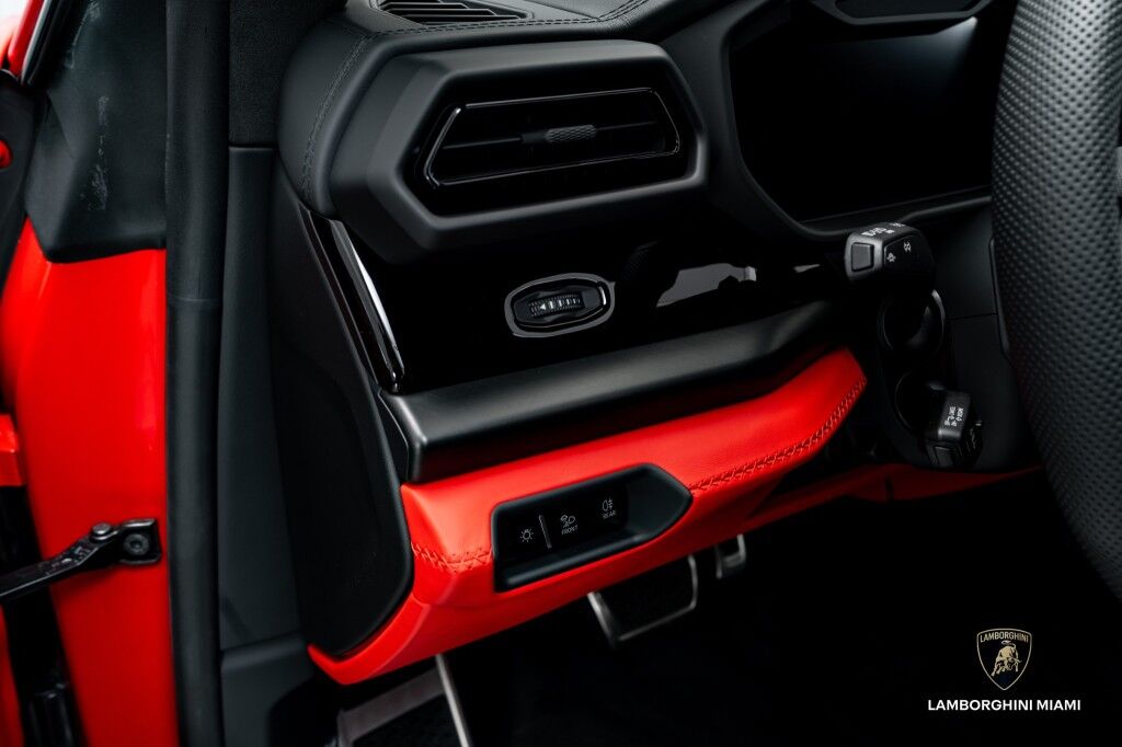 2025 Lamborghini Urus SE North Miami Beach FL