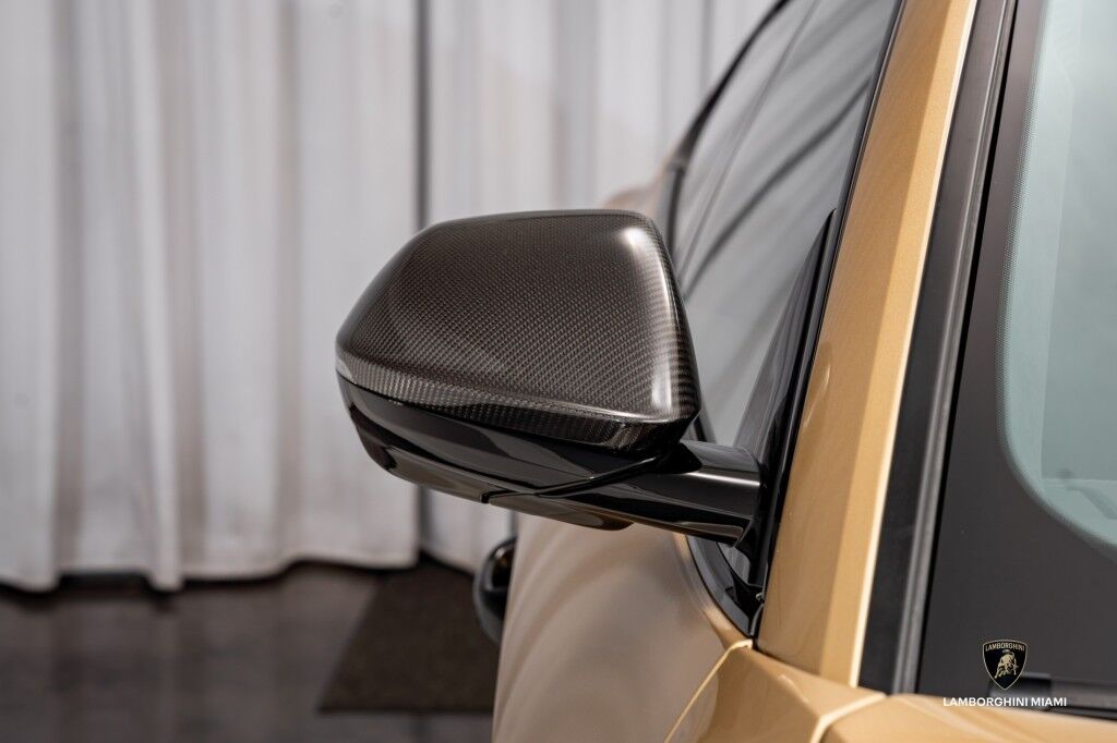 2025 Lamborghini Urus SE