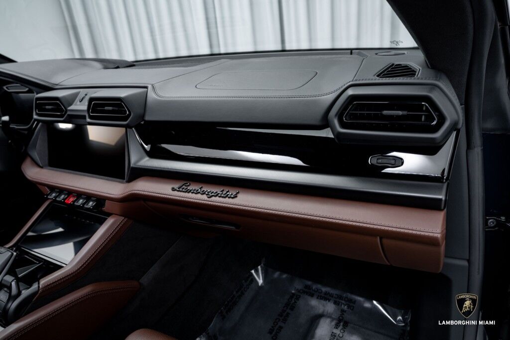 2025 Lamborghini Urus SE North Miami Beach FL