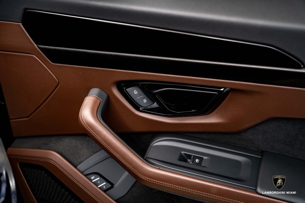 2025 Lamborghini Urus SE North Miami Beach FL