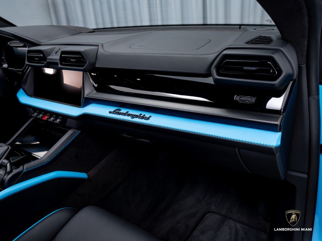 2025 Lamborghini Urus SE North Miami Beach FL