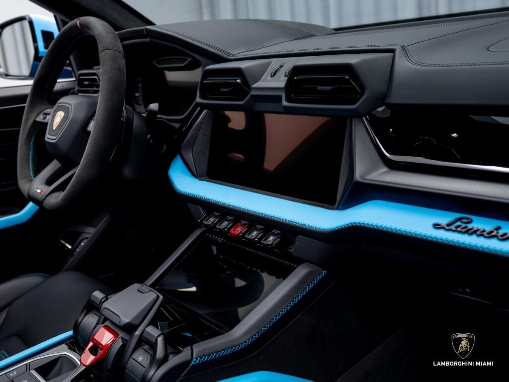 2025 Lamborghini Urus SE North Miami Beach FL