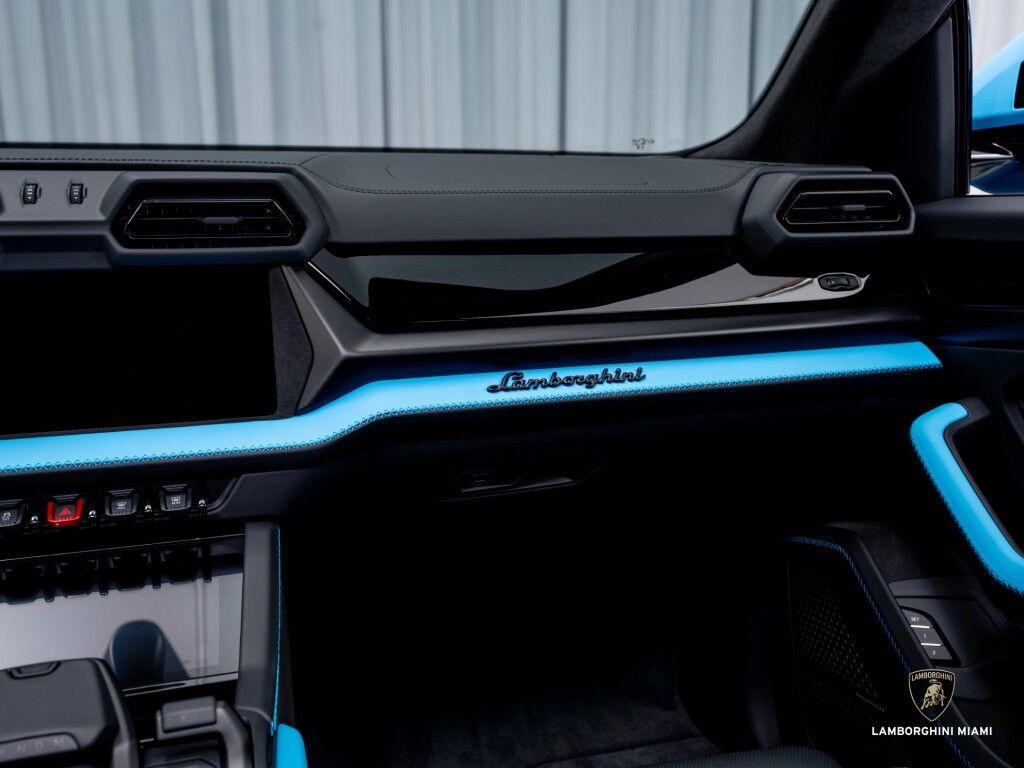 2025 Lamborghini Urus SE North Miami Beach FL