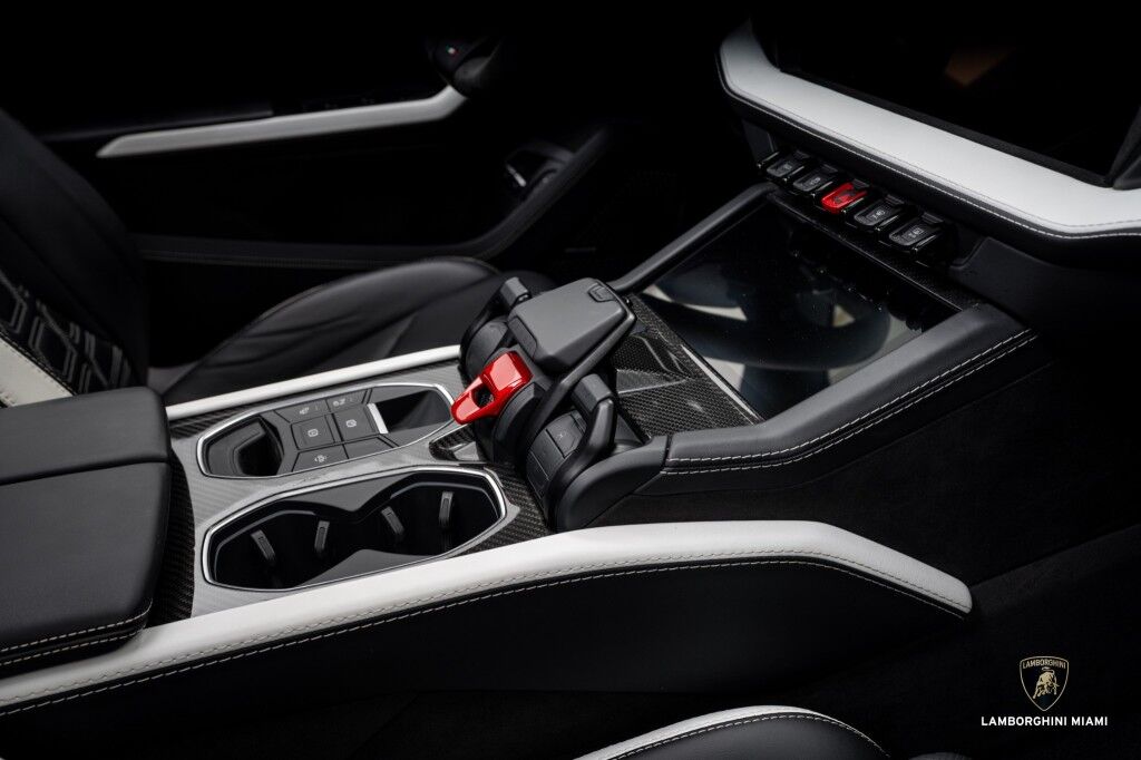 2025 Lamborghini Urus SE North Miami Beach FL