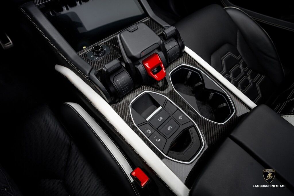 2025 Lamborghini Urus SE North Miami Beach FL