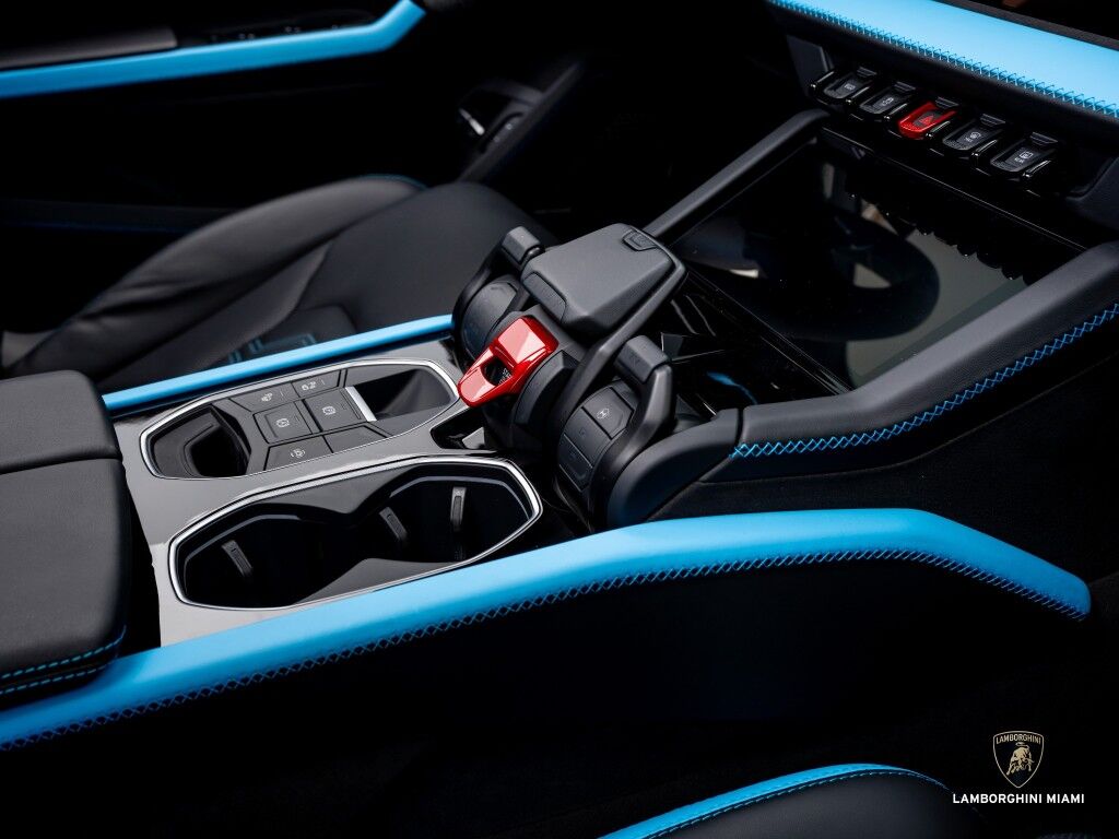 2025 Lamborghini Urus SE North Miami Beach FL