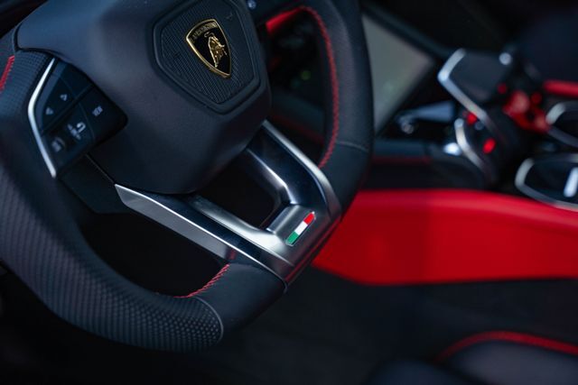 2025 Lamborghini Urus SE Paramus NJ