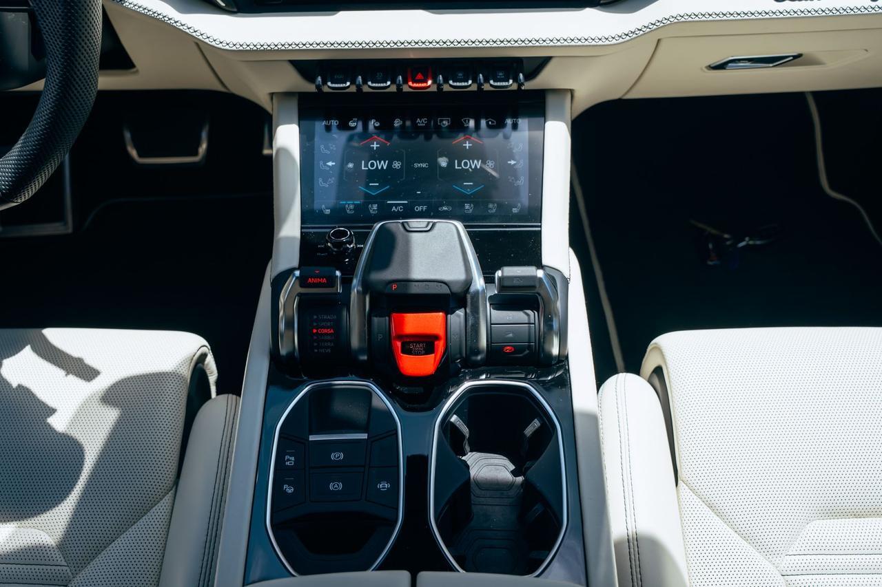 2025 Lamborghini Urus SE SE Lawrence KS