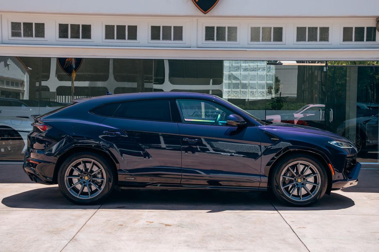 2025 Lamborghini Urus SE SE Lawrence KS