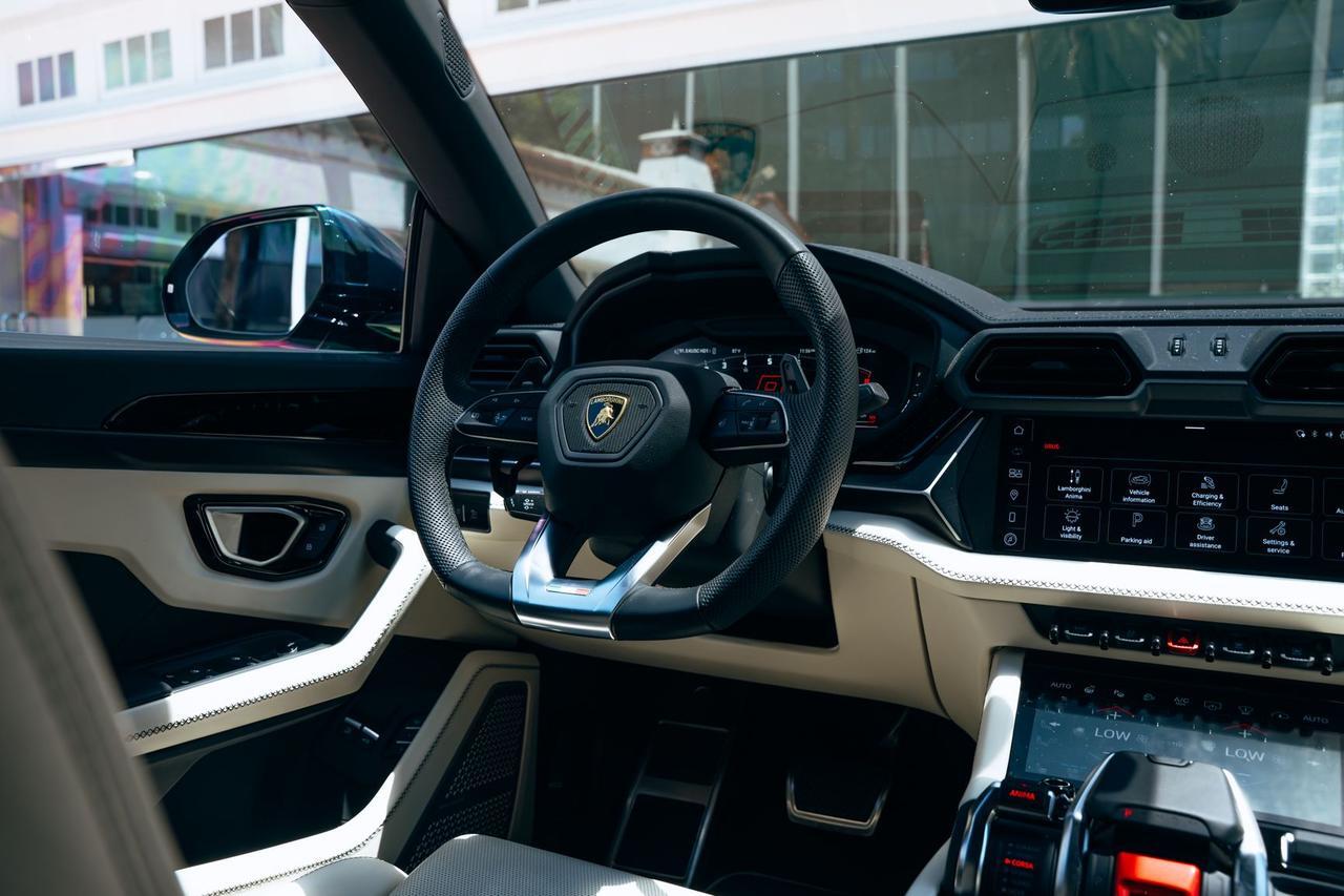 2025 Lamborghini Urus SE SE Lawrence KS