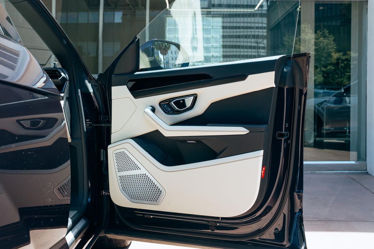 2025 Lamborghini Urus SE SE Lawrence KS