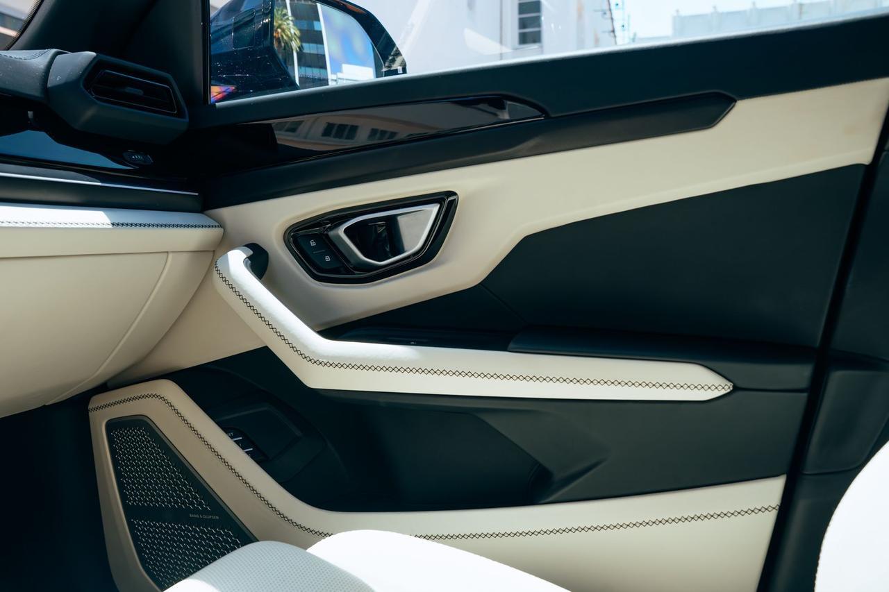 2025 Lamborghini Urus SE SE Lawrence KS