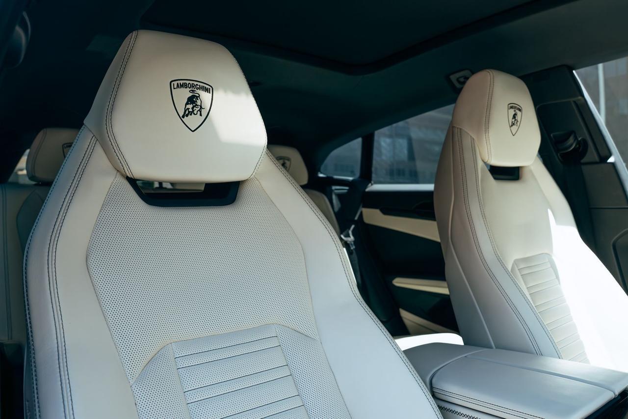 2025 Lamborghini Urus SE SE Lawrence KS