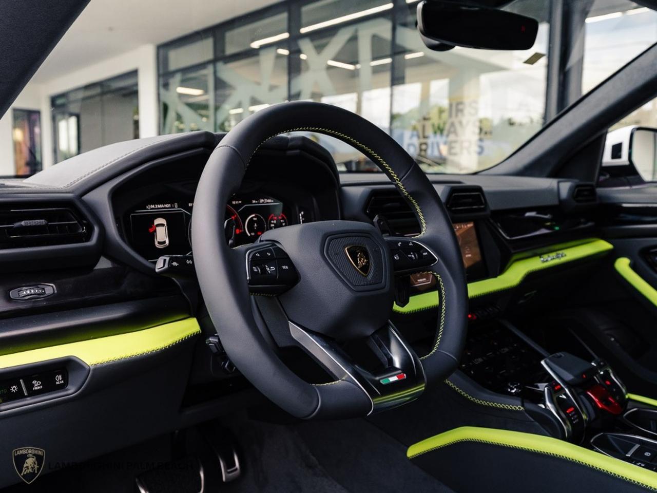 2025 Lamborghini Urus SE West Palm Beach FL