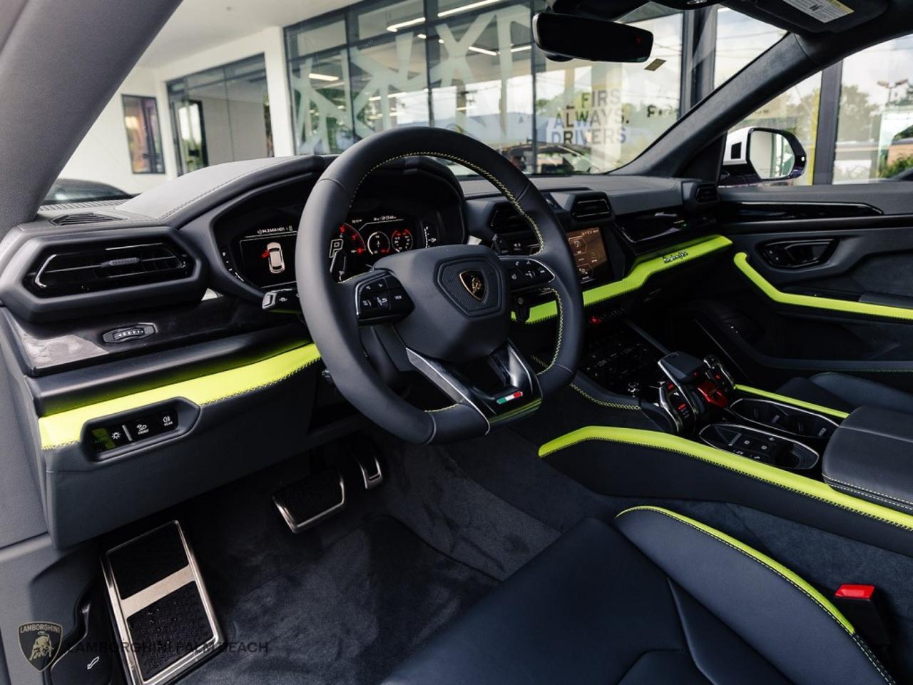 2025 Lamborghini Urus SE West Palm Beach FL