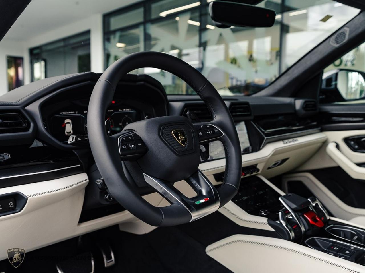 2025 Lamborghini Urus SE West Palm Beach FL