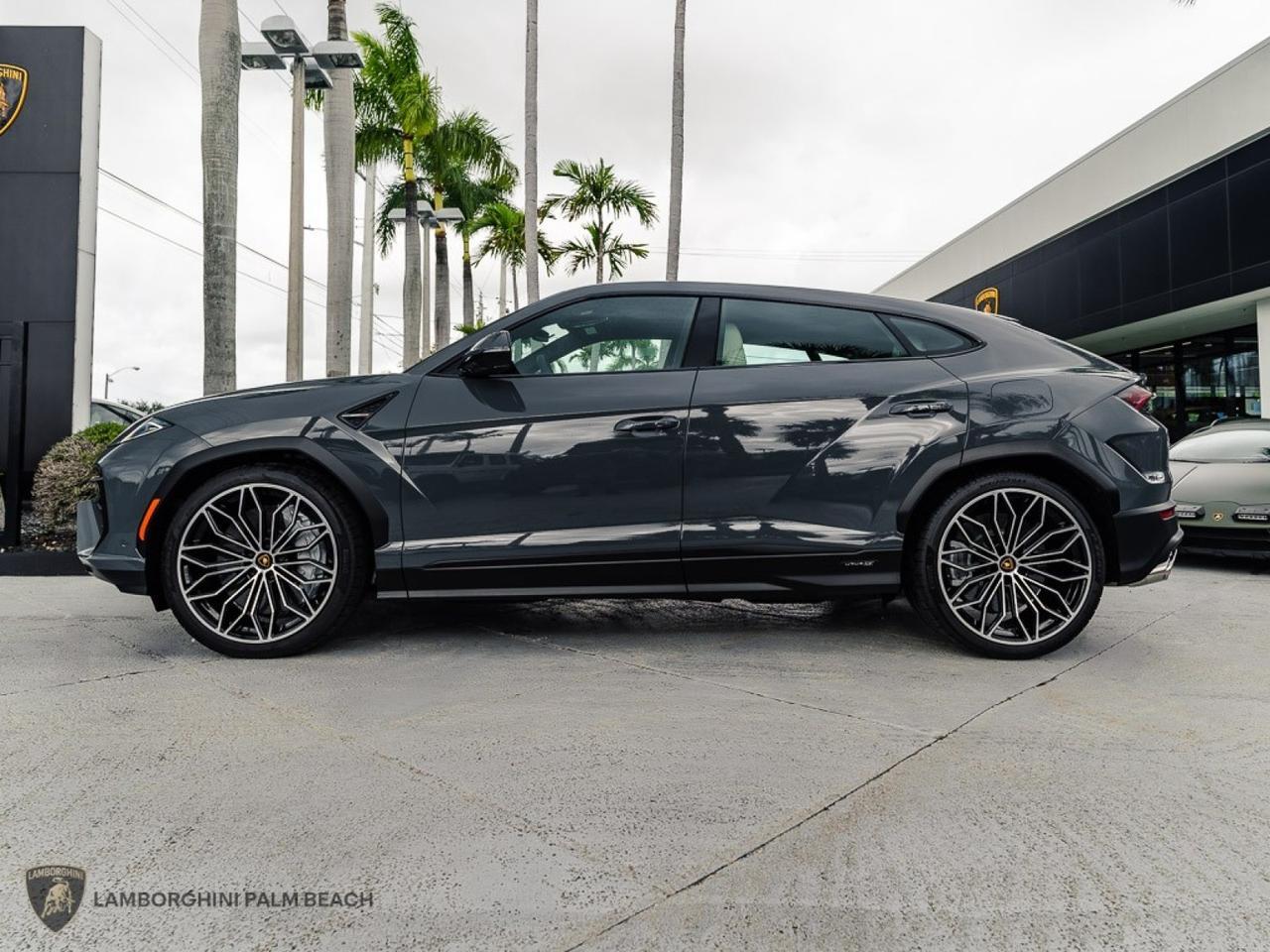 2025 Lamborghini Urus SE West Palm Beach FL