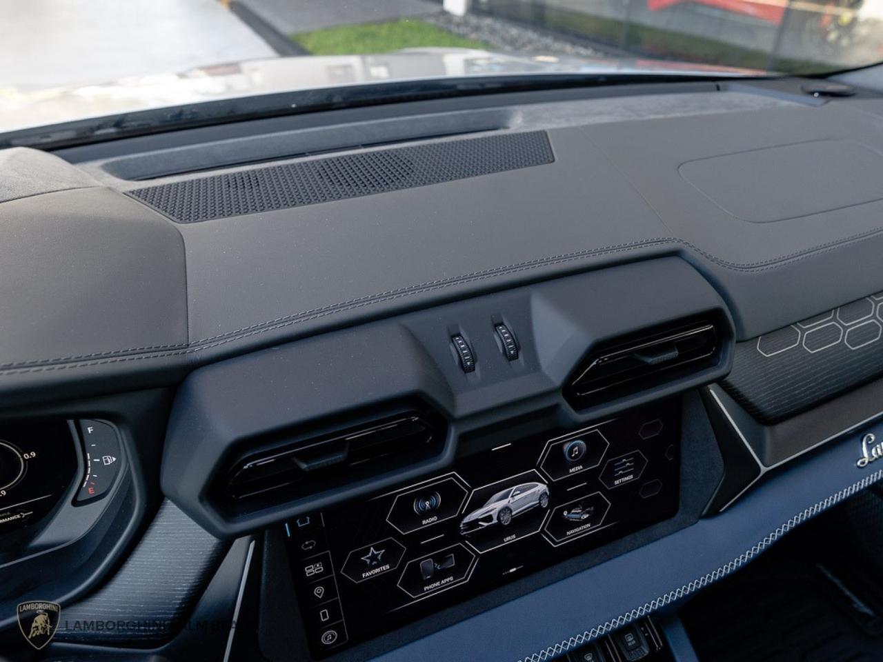 2025 Lamborghini Urus SE West Palm Beach FL