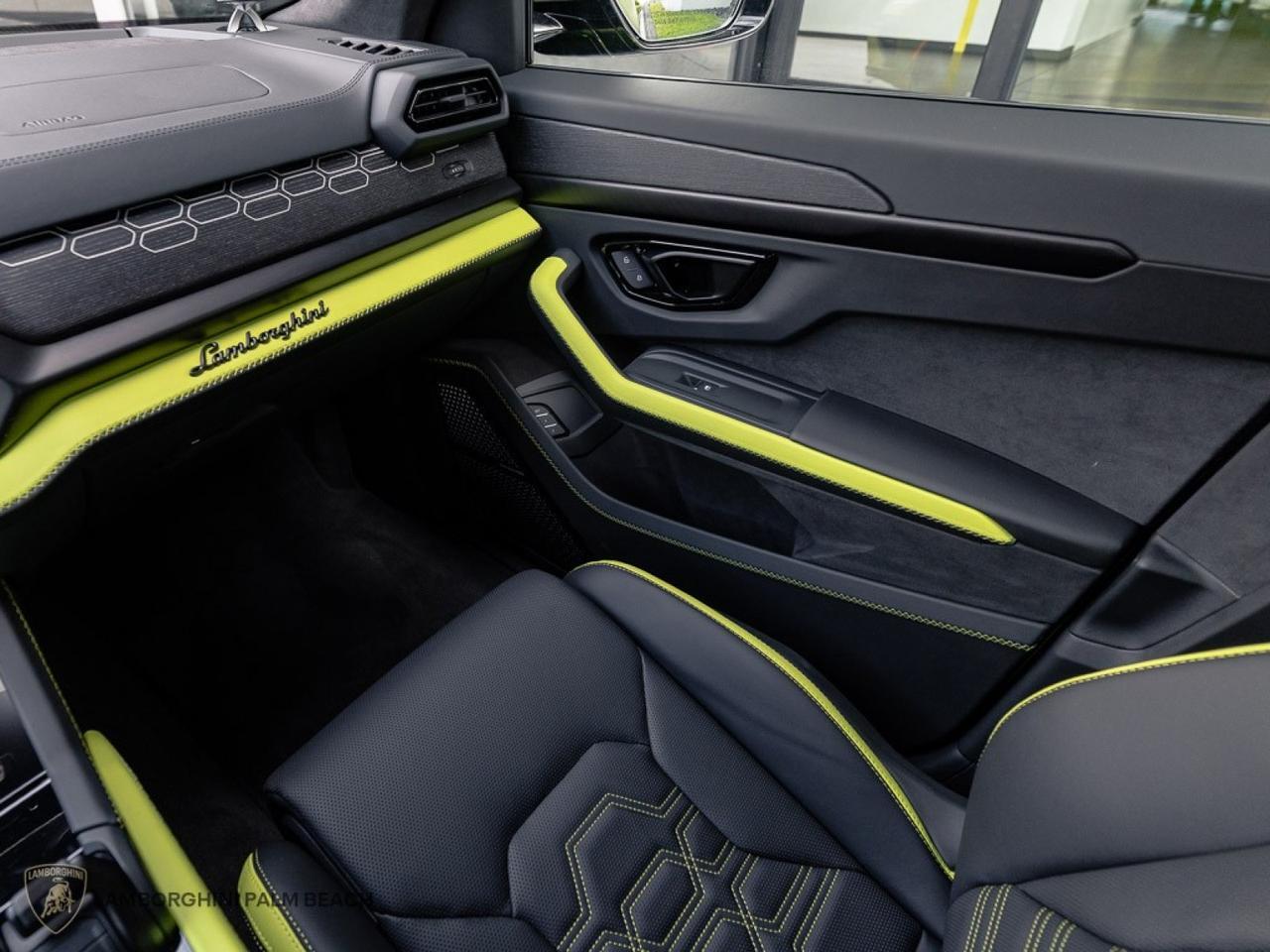 2025 Lamborghini Urus SE West Palm Beach FL