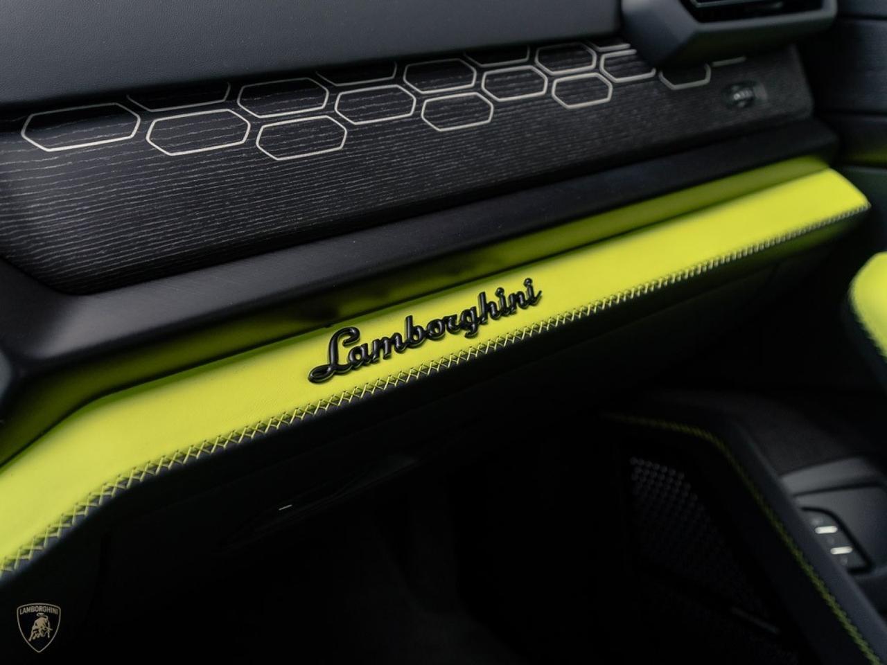 2025 Lamborghini Urus SE West Palm Beach FL