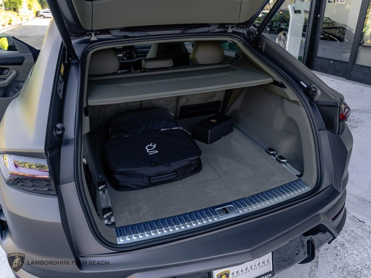2025 Lamborghini Urus SE West Palm Beach FL