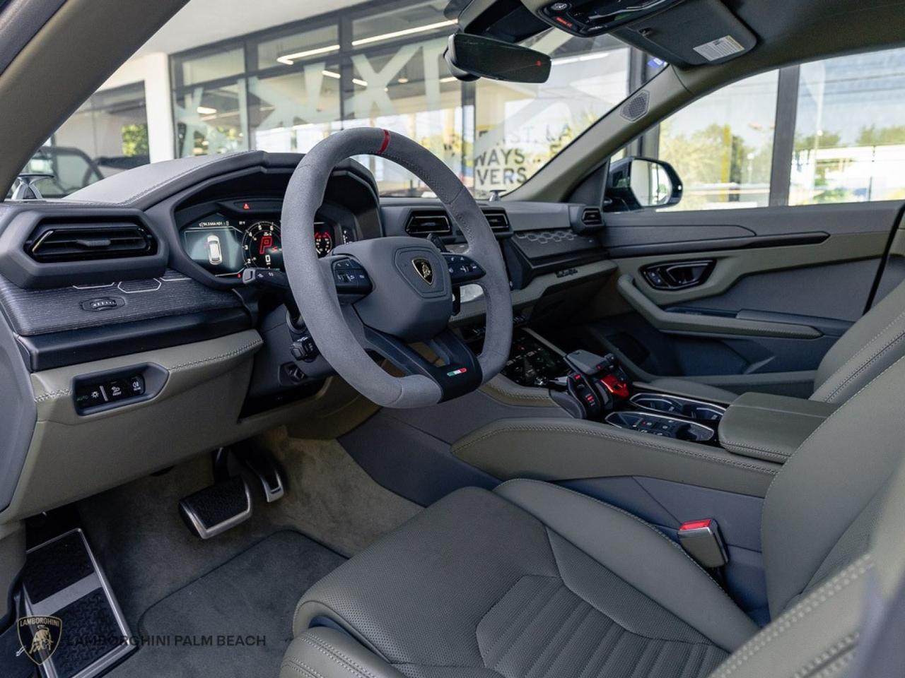 2025 Lamborghini Urus SE West Palm Beach FL