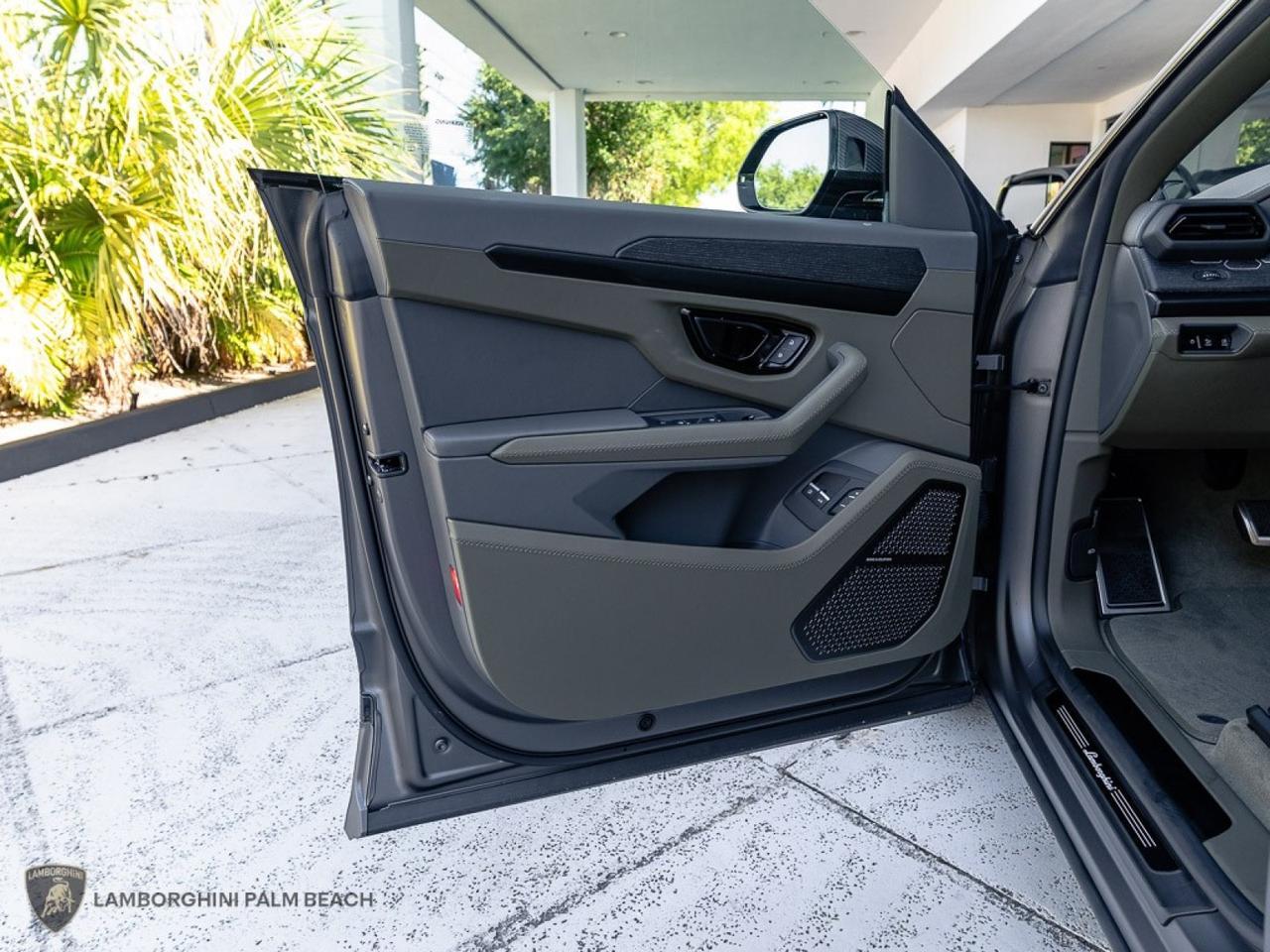 2025 Lamborghini Urus SE West Palm Beach FL