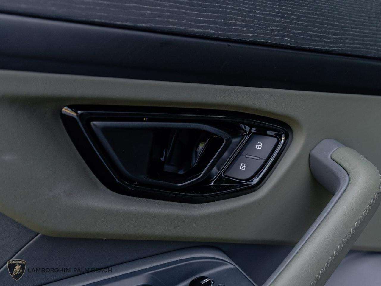 2025 Lamborghini Urus SE West Palm Beach FL