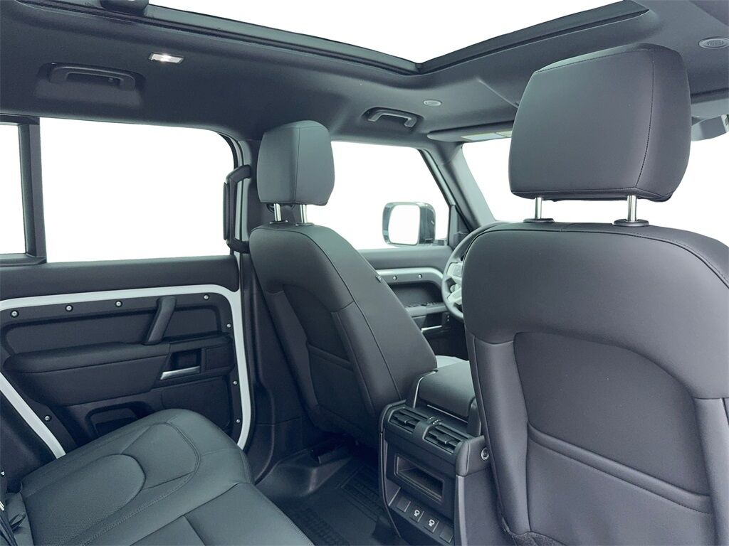 2025 Land Rover Defender 110 S NAV,CAM,PANO,HTD STS,BLIND SPOT,19&quot; WLS Plano TX