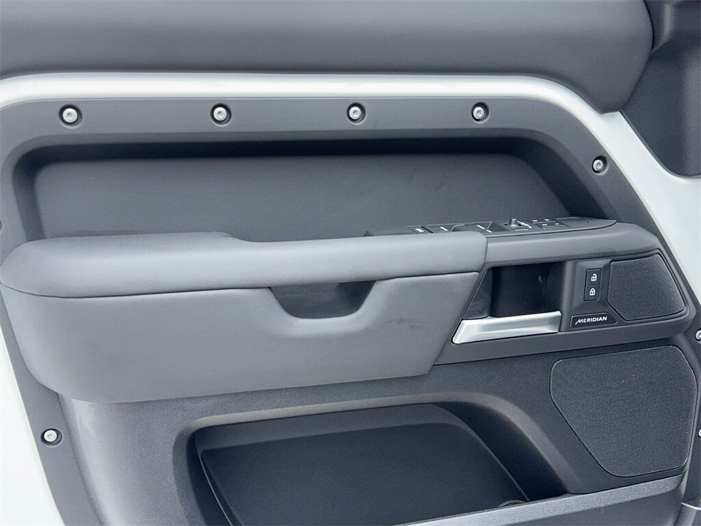 2025 Land Rover Defender 110 S NAV,CAM,PANO,HTD STS,BLIND SPOT,19&quot; WLS Plano TX