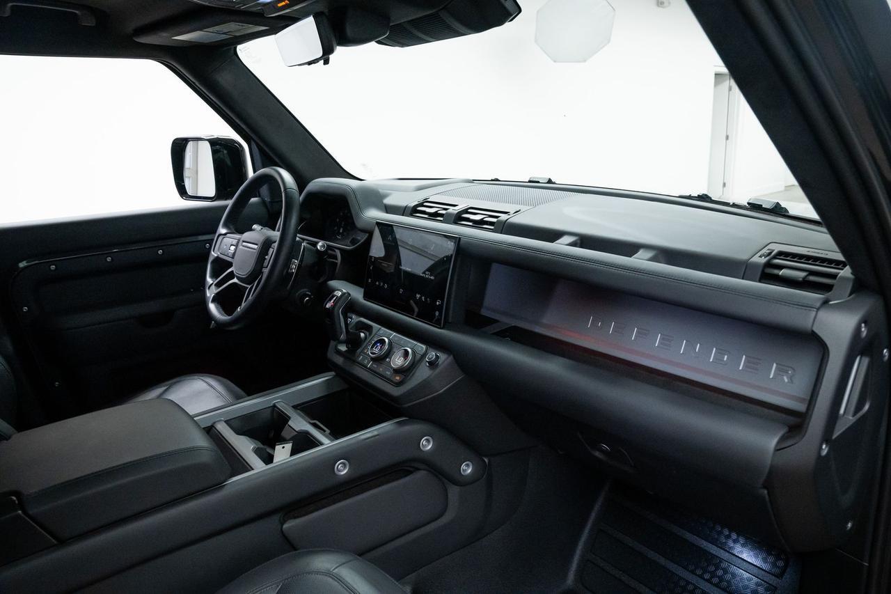 2025 Land Rover Defender 110 V8 1 Owner Vented Seats Portland OR