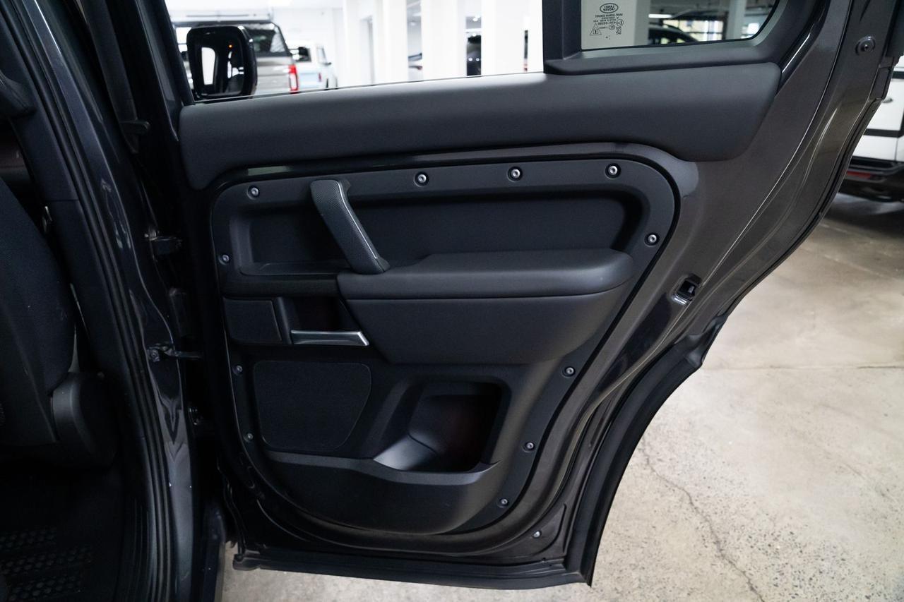 2025 Land Rover Defender 110 V8 1 Owner Vented Seats Portland OR