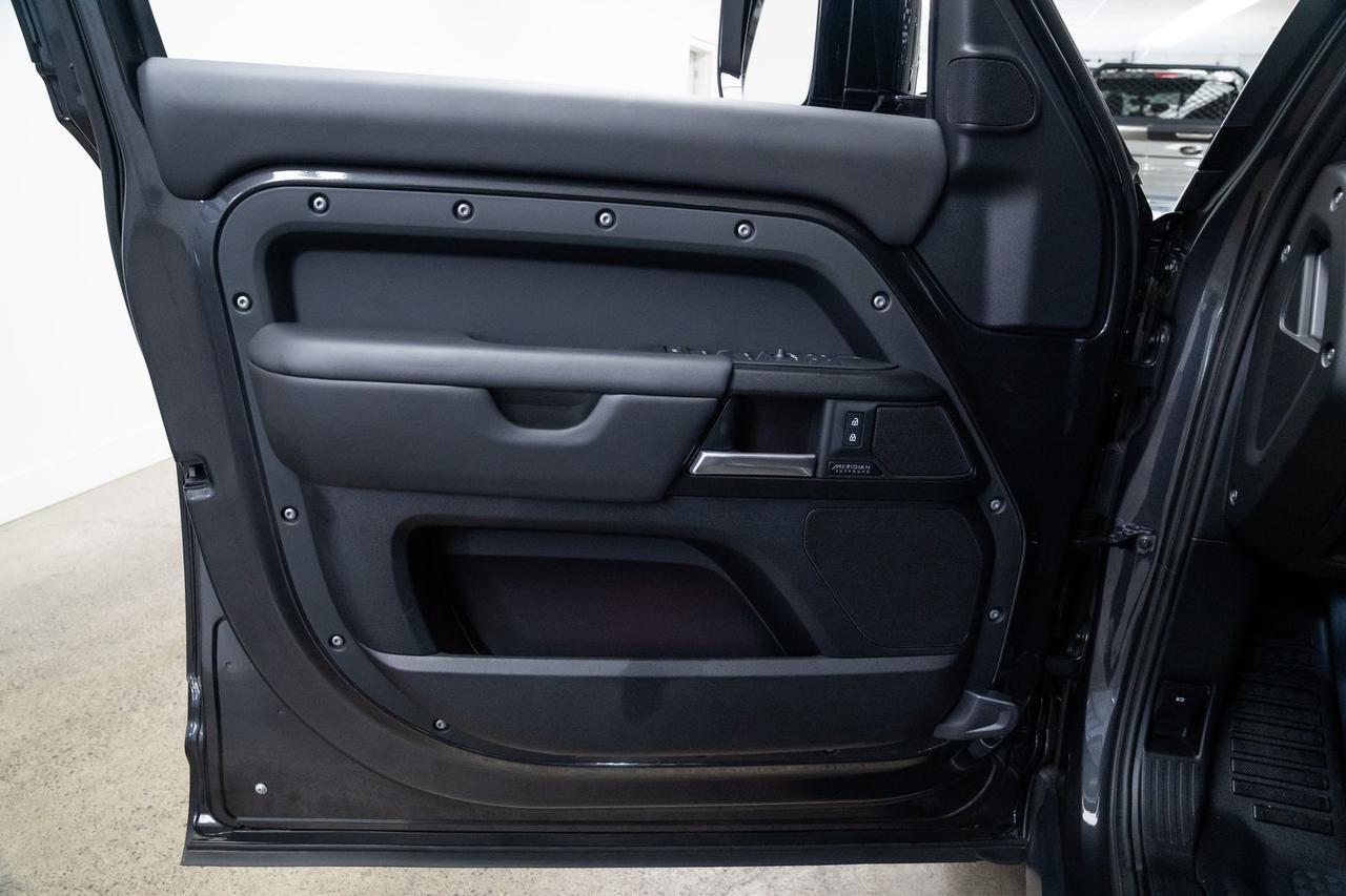 2025 Land Rover Defender 110 V8 1 Owner Vented Seats Portland OR