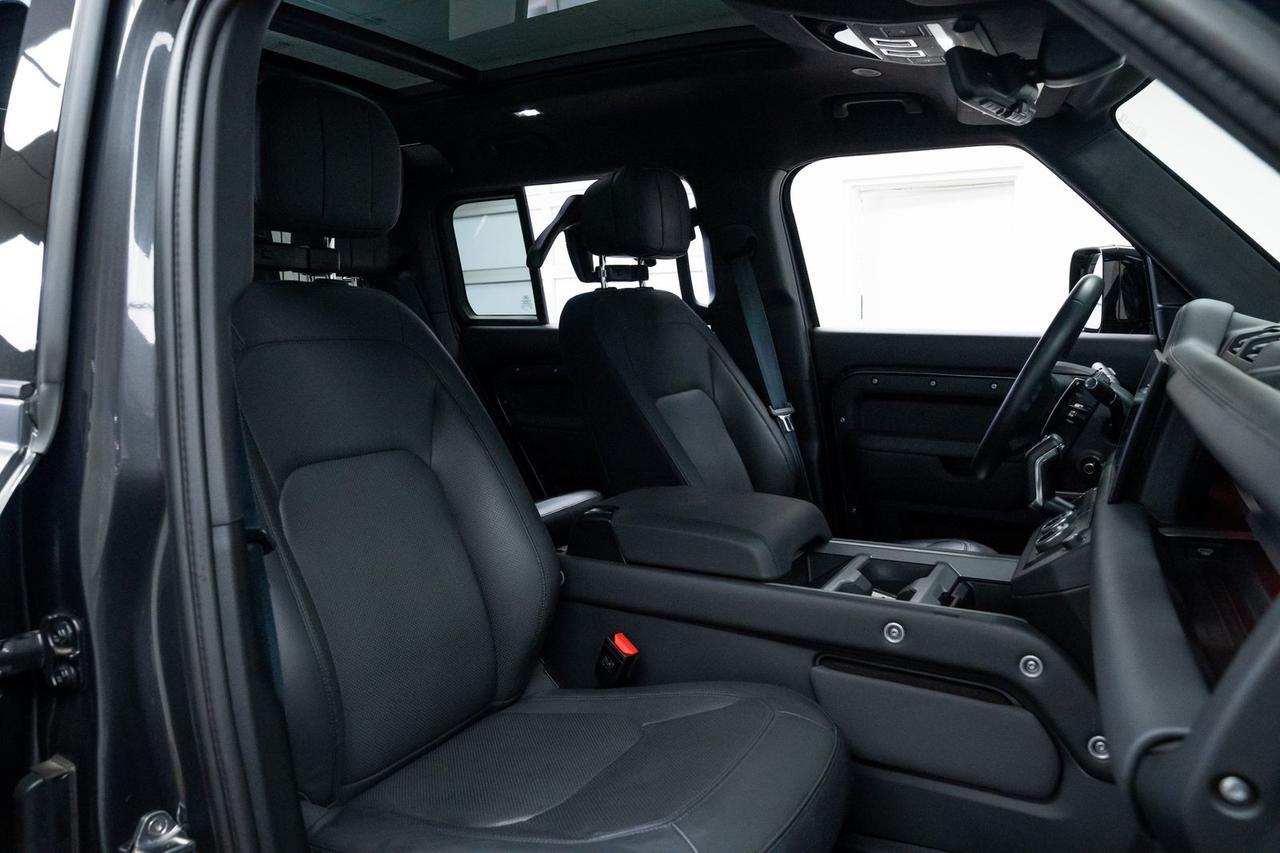 2025 Land Rover Defender 110 V8 1 Owner Vented Seats Portland OR