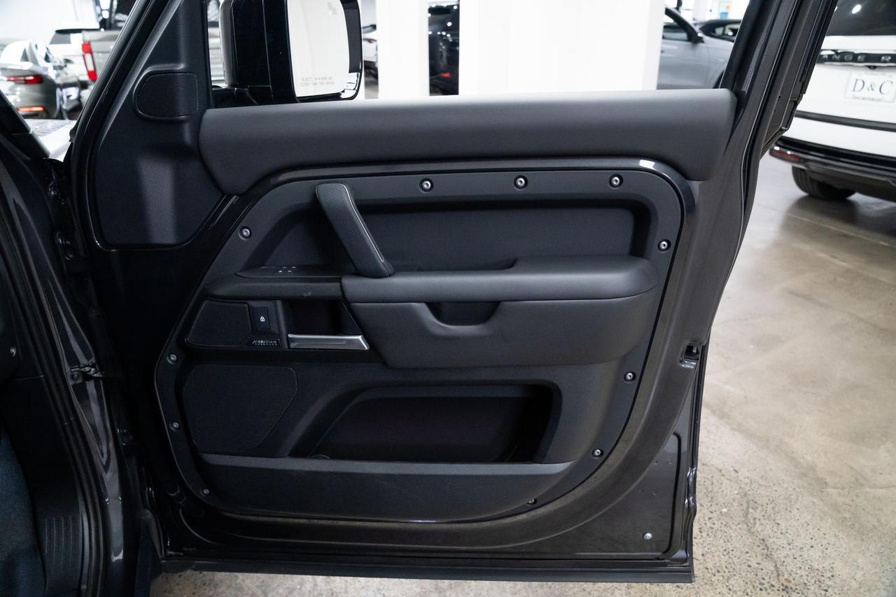 2025 Land Rover Defender 110 V8 1 Owner Vented Seats Portland OR