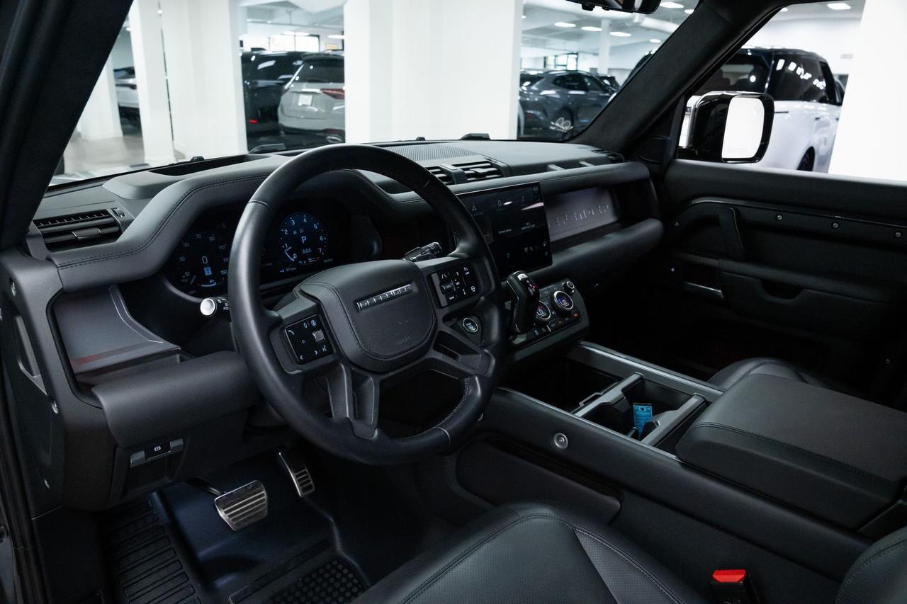 2025 Land Rover Defender 110 V8 1 Owner Vented Seats Portland OR