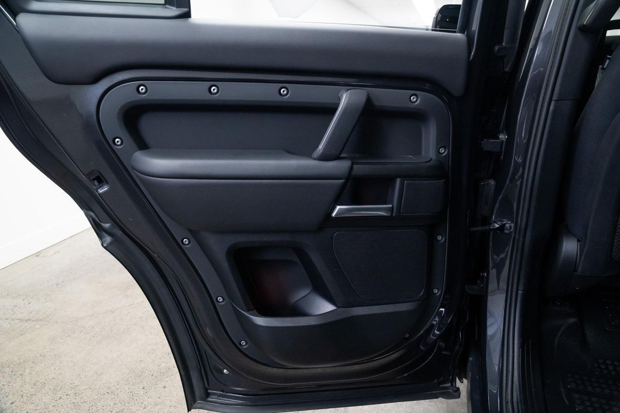 2025 Land Rover Defender 110 V8 1 Owner Vented Seats Portland OR