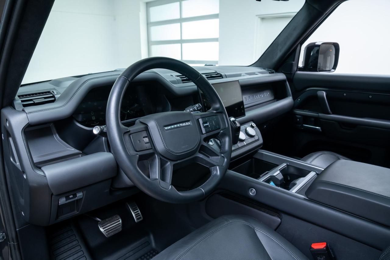2025 Land Rover Defender 110 V8 Adaptive Suspension Moonroof Portland OR