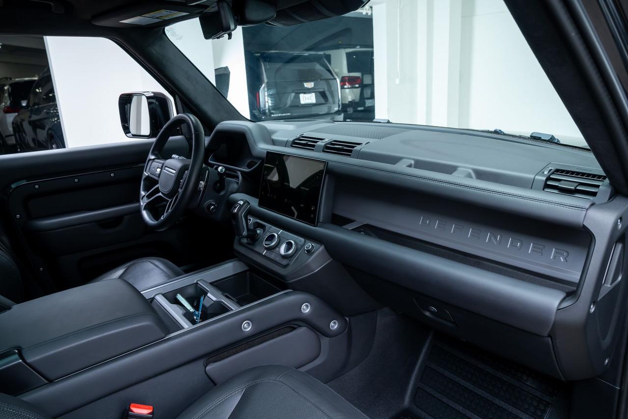 2025 Land Rover Defender 110 V8 Adaptive Suspension Moonroof Portland OR
