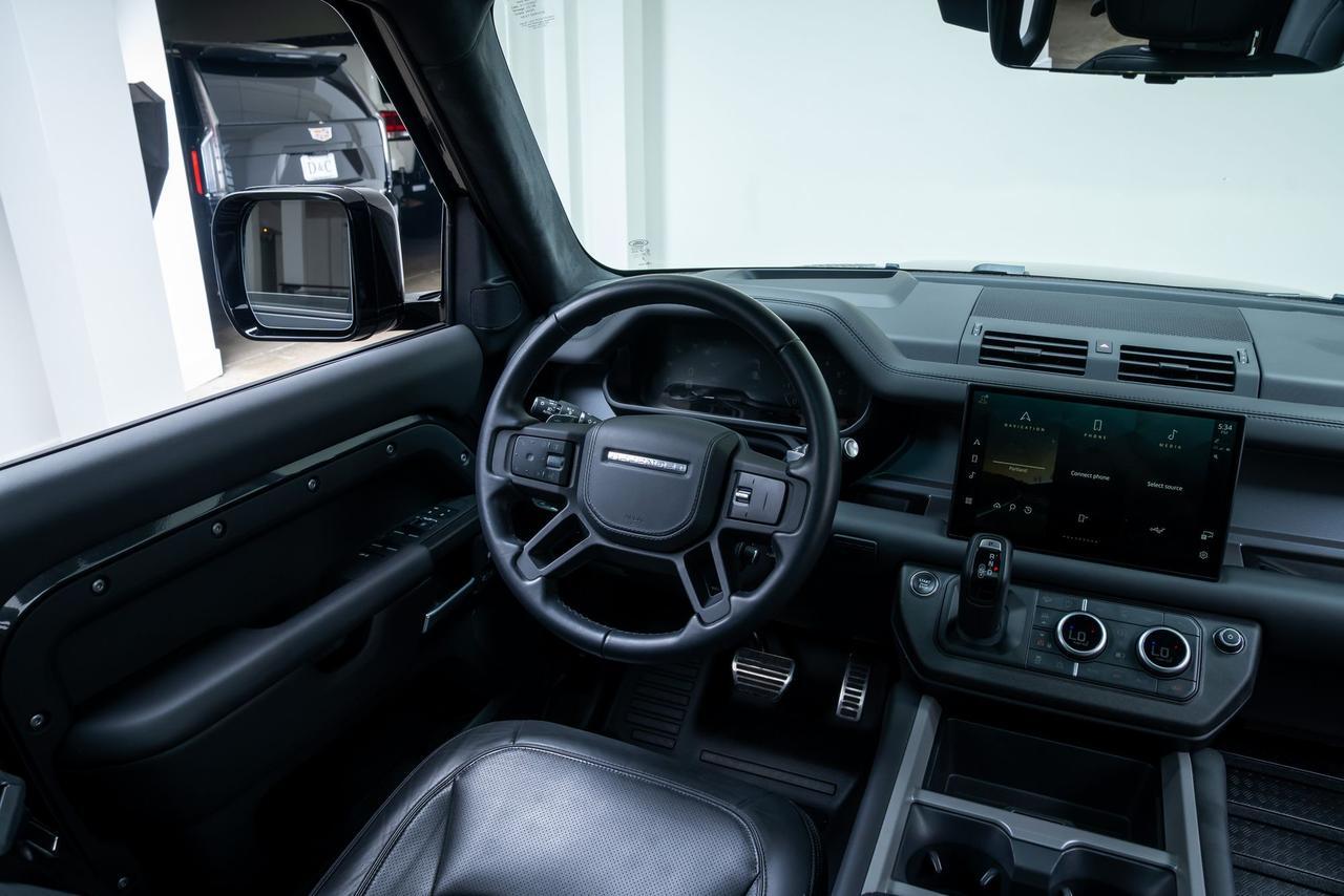 2025 Land Rover Defender 110 V8 Adaptive Suspension Moonroof Portland OR