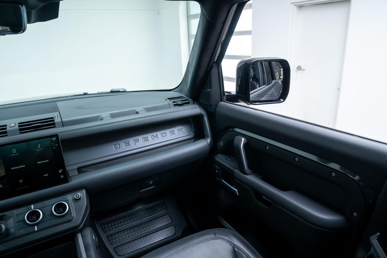 2025 Land Rover Defender 110 V8 Adaptive Suspension Moonroof Portland OR