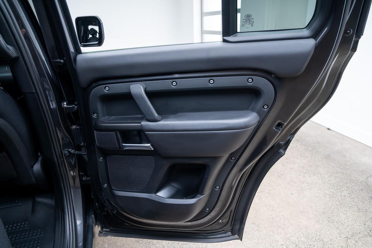 2025 Land Rover Defender 110 V8 Adaptive Suspension Moonroof Portland OR
