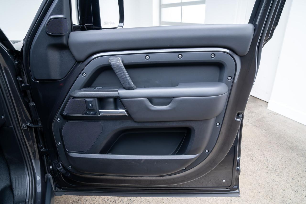 2025 Land Rover Defender 110 V8 Adaptive Suspension Moonroof Portland OR