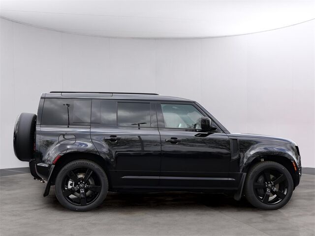 2025 Land Rover Defender 110 X-Dynamic SE Oshkosh WI