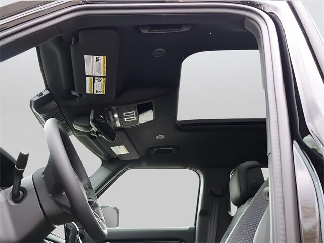 2025 Land Rover Defender 110 X-Dynamic SE Oshkosh WI