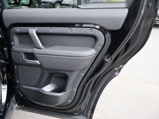 2025 Land Rover Defender 110 X-Dynamic SE Oshkosh WI